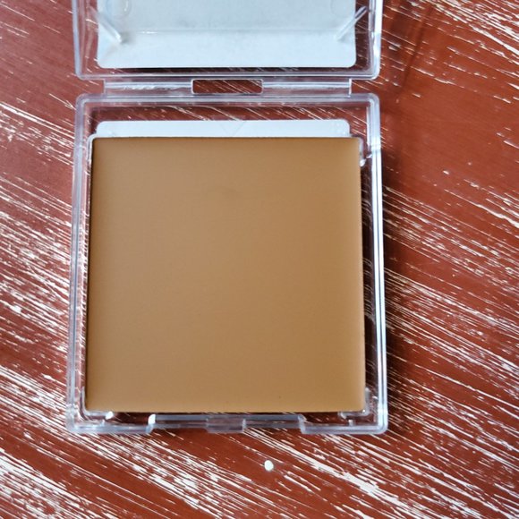 Bronze 1 Endless Performance Creme-to-Powder Foundation - Mary Kay - Picture 2 of 3